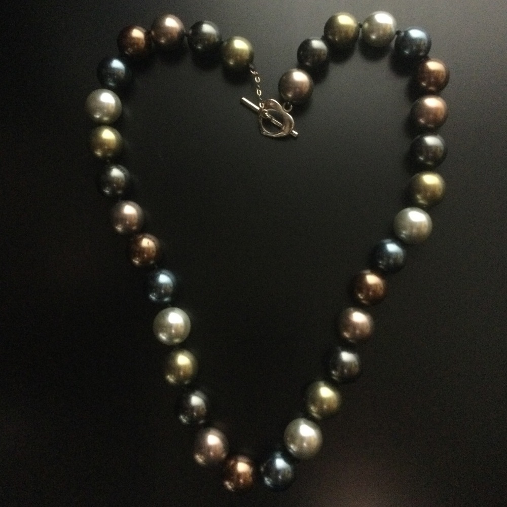 Multi colored cultured pearl necklace